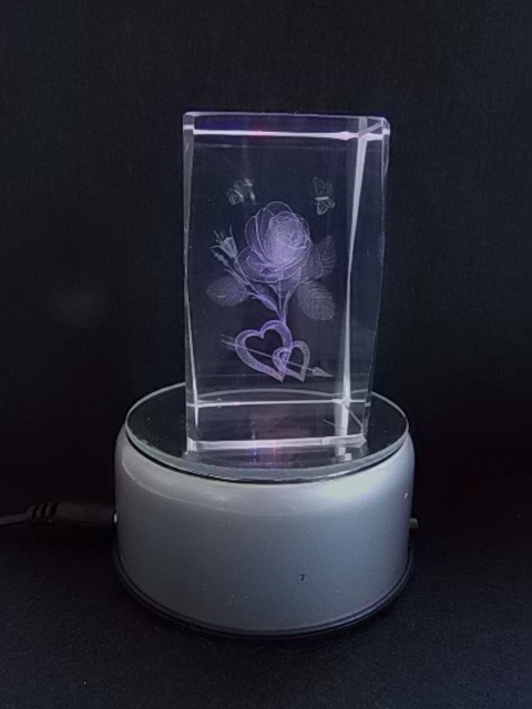 クリスタル　内彫　３Ｄ置物