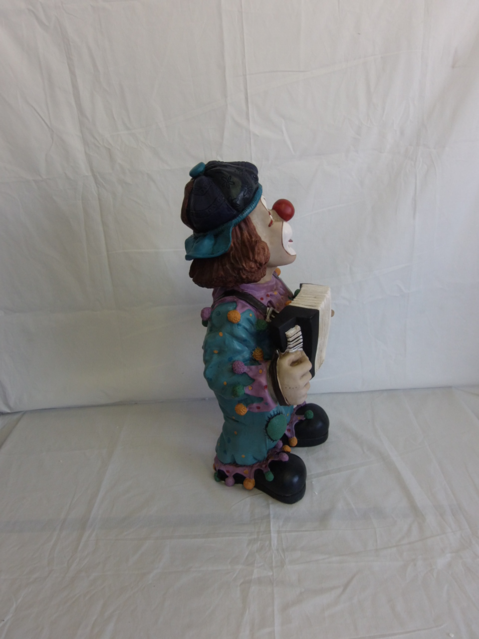ピエロ置物 YK1-325 - (株)日佳 [品番：YK1-325] の卸・問屋・仕入れ