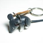 レザーキーホルダーウシ