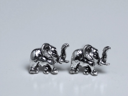 シルバーミニピアス　ゾウ