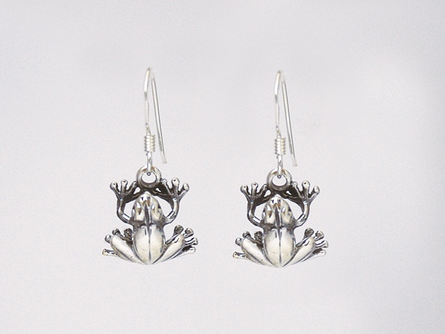 シルバーピアス　カエル