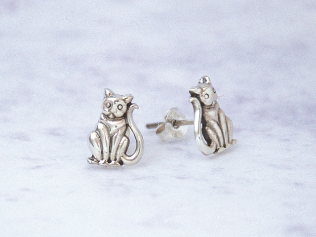 シルバーピアス　ねこ