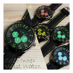 ビッグケースにフルスケルトン ラインストーンインデックスの個性派 メタルベルト ..