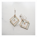 痛くないイヤリング　3連パール  ピナジュエリー(ピナチョコ)