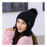 耳あて付き帽子【レディース/防寒/ニット帽/裏起毛/ロゴピン/黒/冬小物】