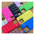 ぺティ　携帯ケースiPhoneケース　持ち手付き　シンプル　ダウンジャケットのようなケース